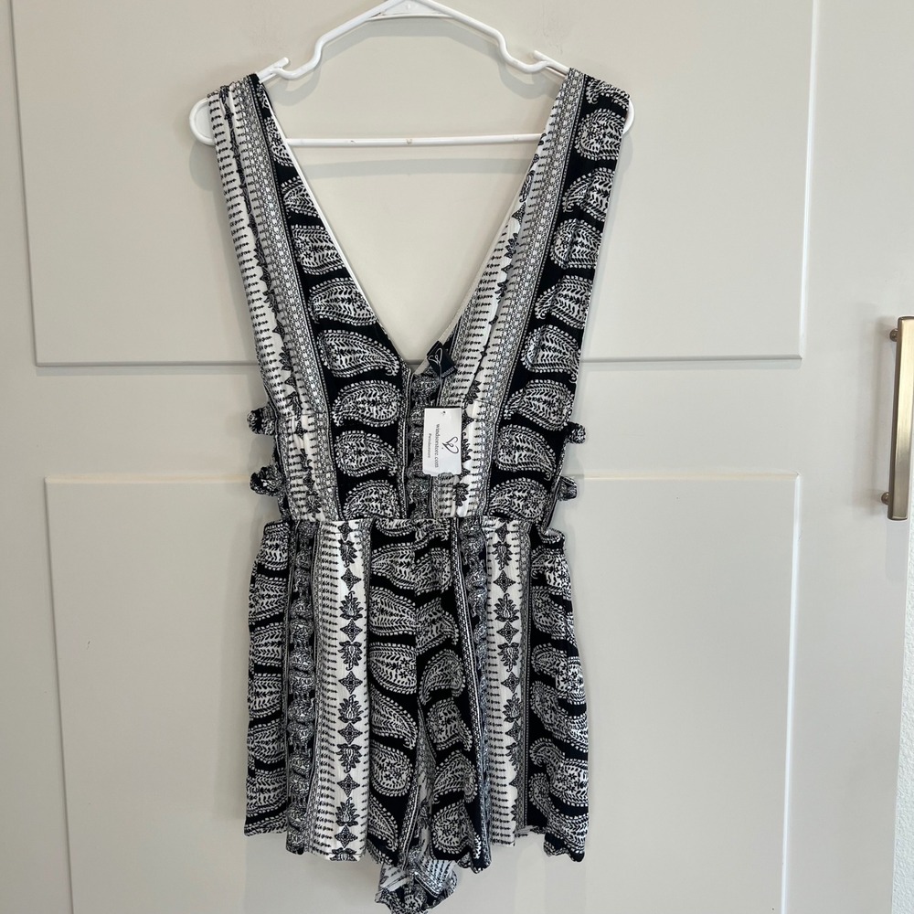 Windsor Romper Women S Black White Paisley Sleeveless Side Cutouts Festival Boho